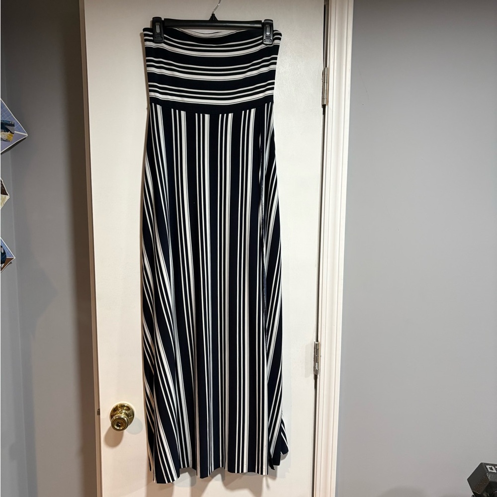 Like new Banana Republic Navy and White sleeveless maxi dress size S